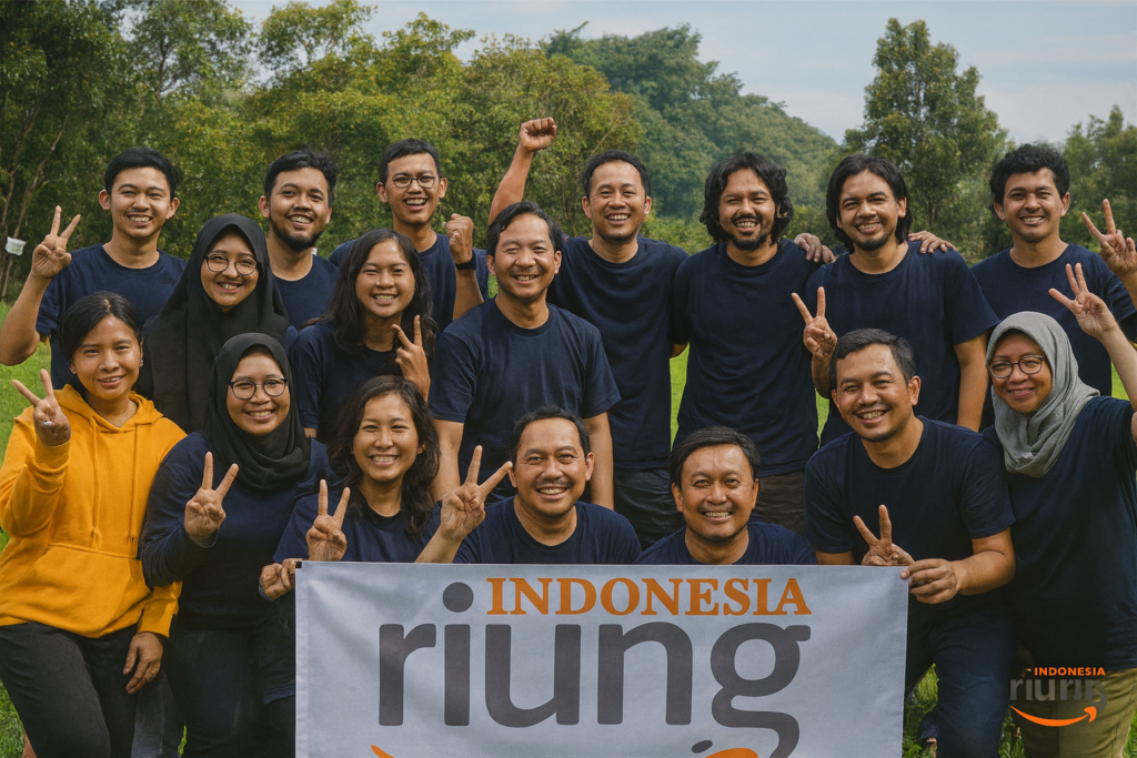 foto grup informal setelah kegiatan, peserta terlihat puas dan kompak