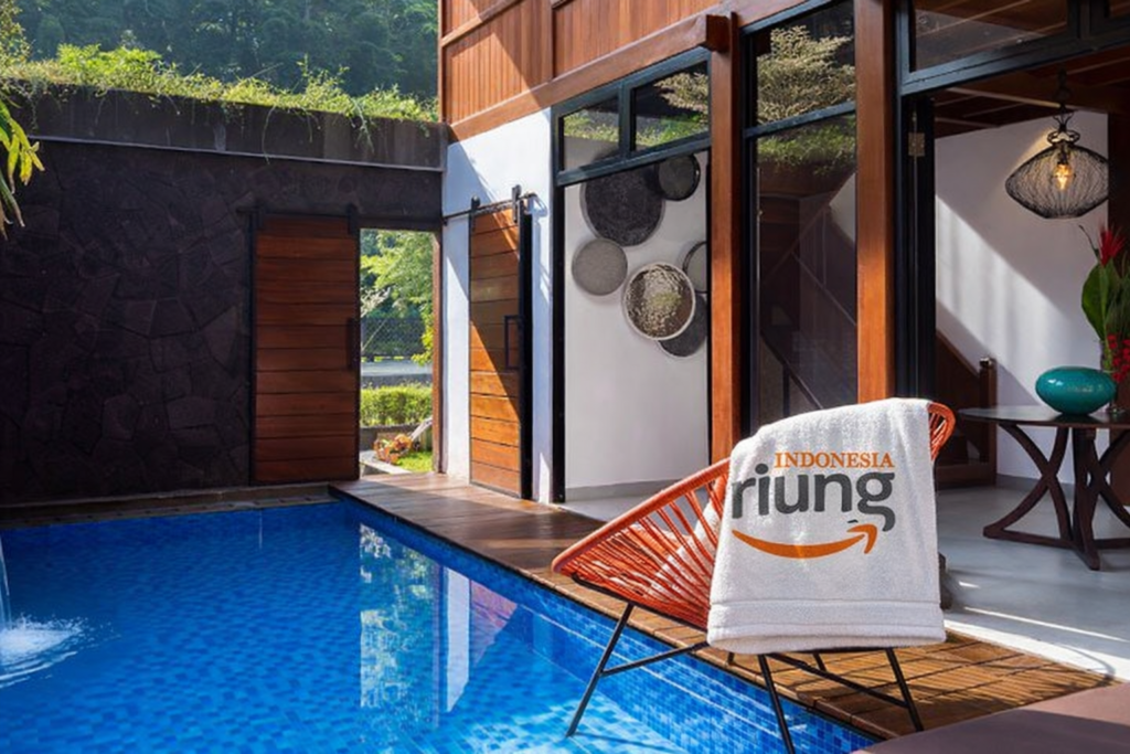 Fasilitas kolam renang di JSI Resort Megamendung