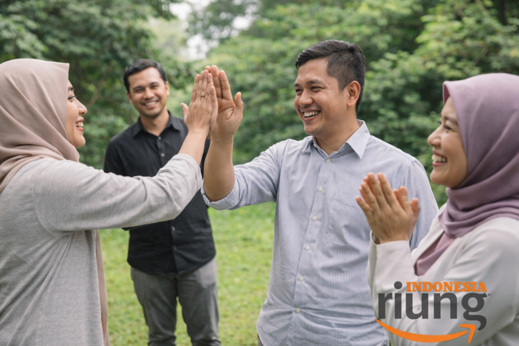 nteraksi peserta outbound di area terbuka Bogor