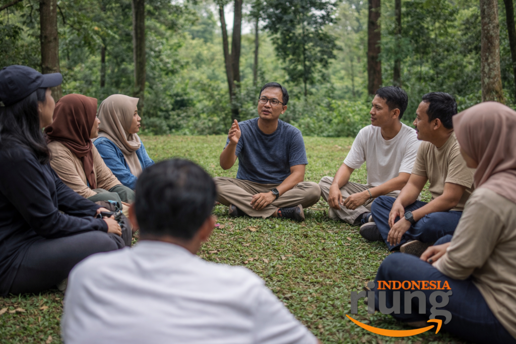 Diskusi santai peserta outing di area terbuka hotel