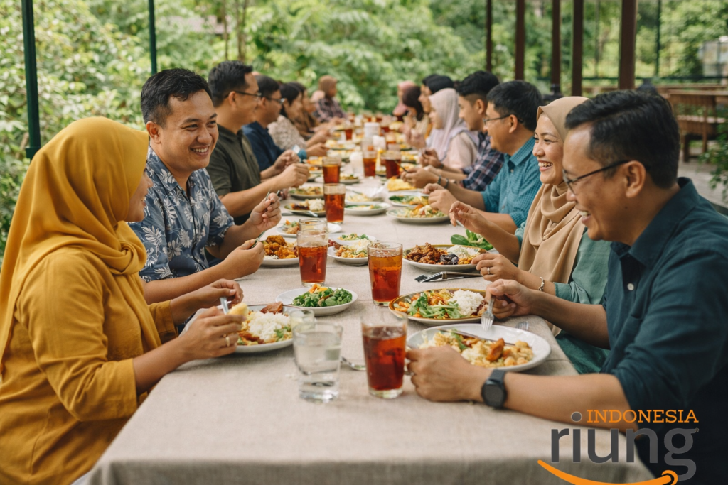 Acara makan bersama peserta outing di The Village Resort Bogor