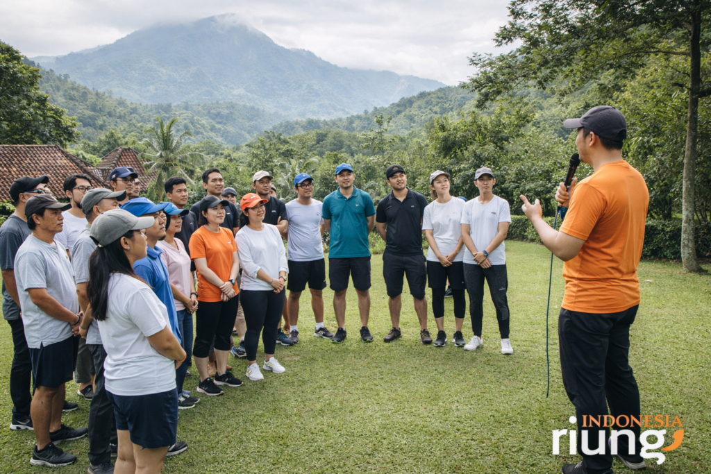 Ice breaking peserta gathering di Resort Bogor