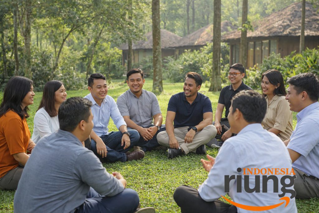Peserta outing perusahaan duduk melingkar berbincang santai dan tertawa ringan