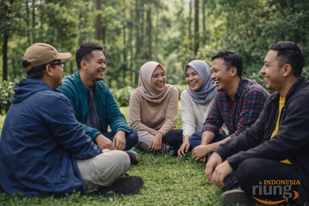 Momen kebersamaan non-formal, peserta duduk santai berkelompok kecil