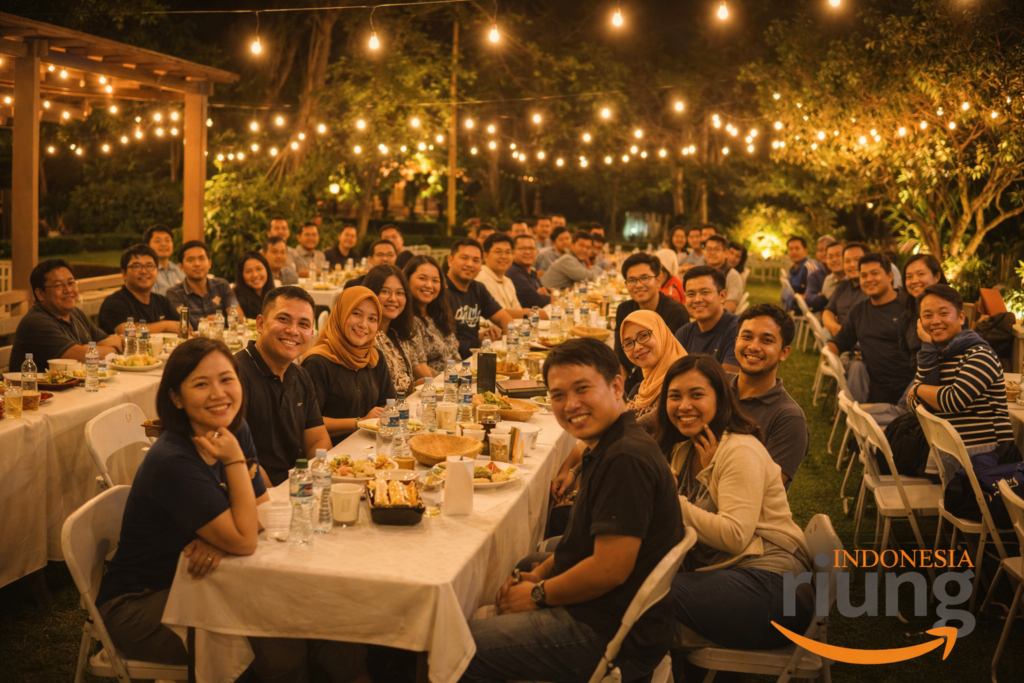Malam keakraban outing kantor di area semi outdoor Hotel Grand Pesona