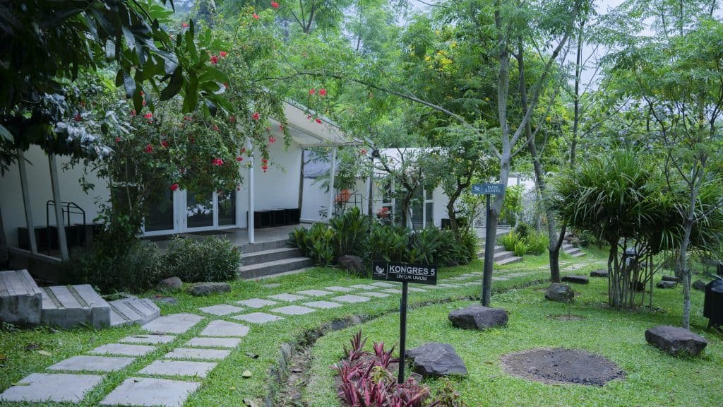  Penginapan glamping mewah di 
Leuweung Geledegan Ecolodge Bogor. 
