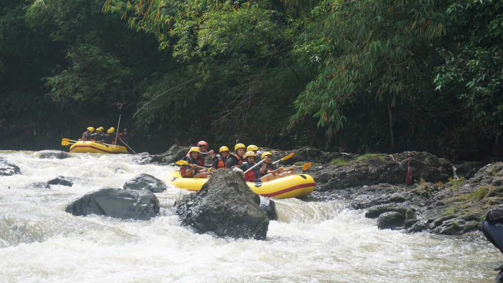 Operator resmi Rafting Sungai Citarik