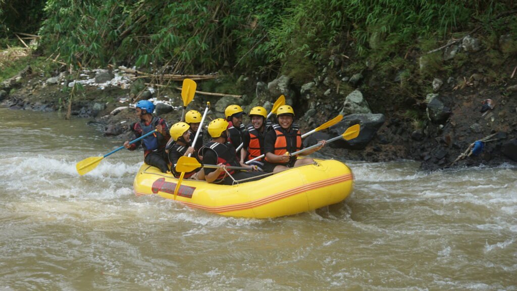 Paket Rafting Perusahaan di Sungai Citatih Sukabumi