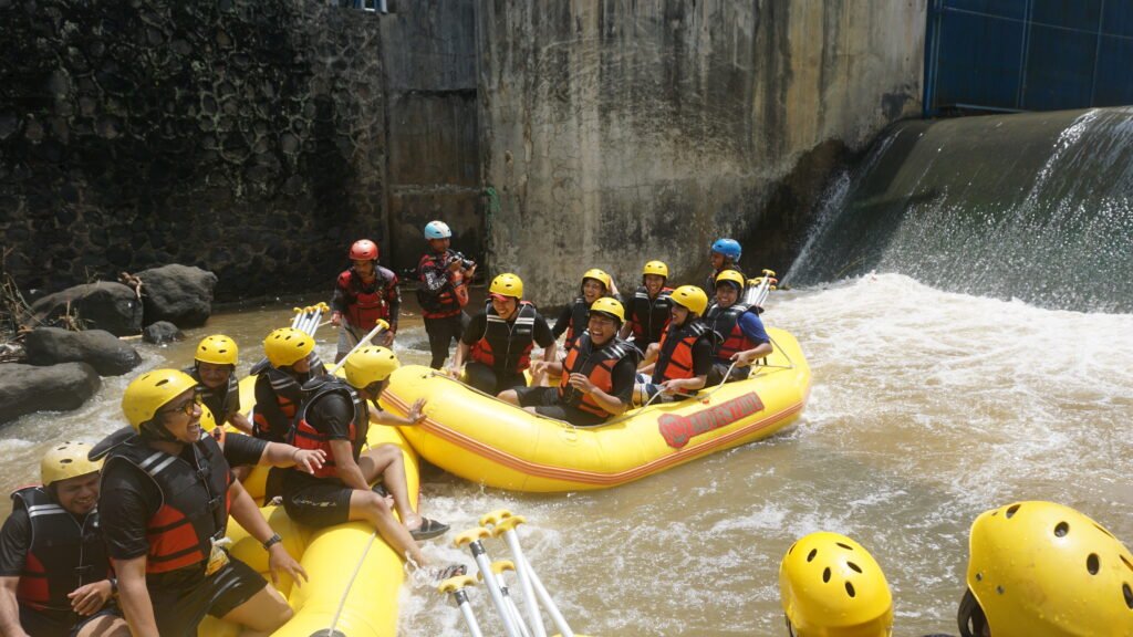 Perbandingan jalur Rafting Cisadane vs Citarik