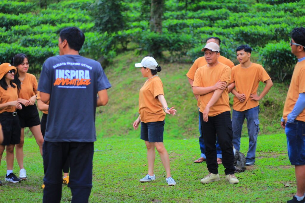 Panitia melakukan instruksi dengan membagi para peserta menjadi beberapa kelompok