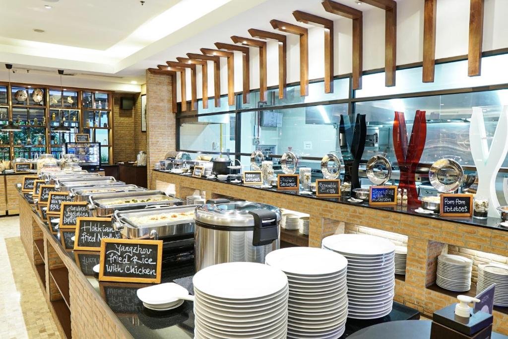 Altius Restauran Aston Puncak