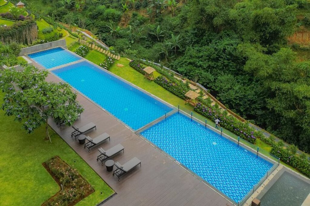 Fasilitas Kolam renang Aston Puncak