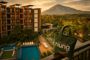Kamar Deluxe ASTON Sentul Lake Resort dengan balkon dan pemandangan