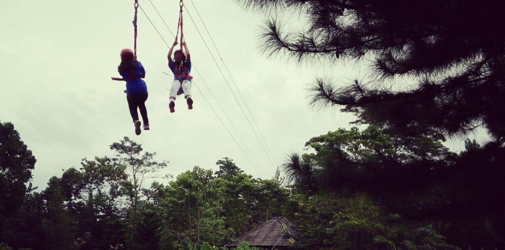 "Flying fox outbound adventure di Talaga Cikeas Sentul"