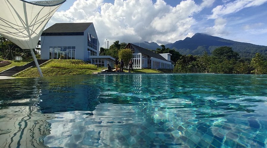 Kolam renang Leuweung Geledengan Ecopark