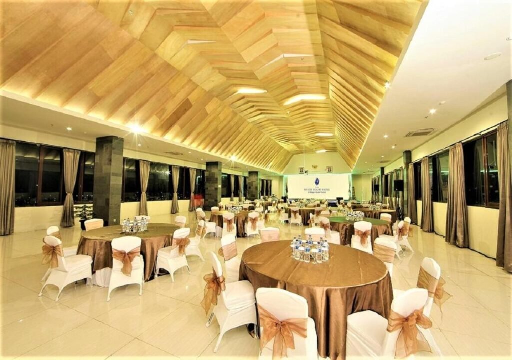 "Ruang meeting modern di Hotel Gathering Bogor Green Forest"