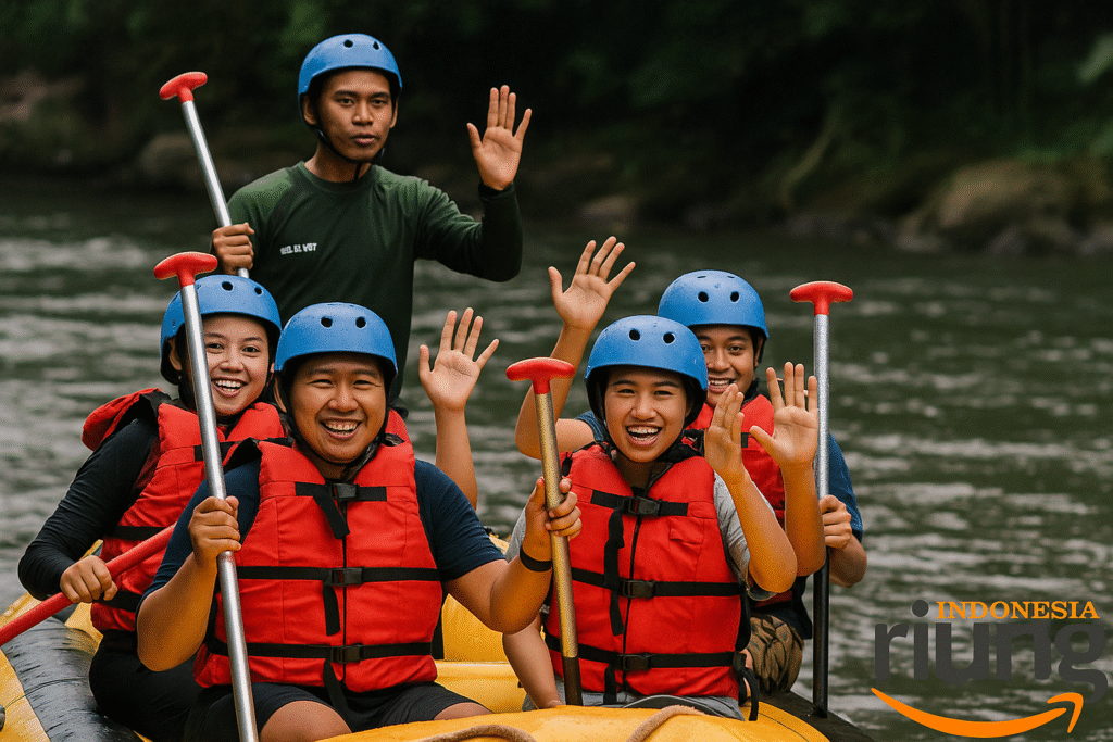 Tim rafting Cisadane mendayung bersama menjaga keseimbangan di atas perahu