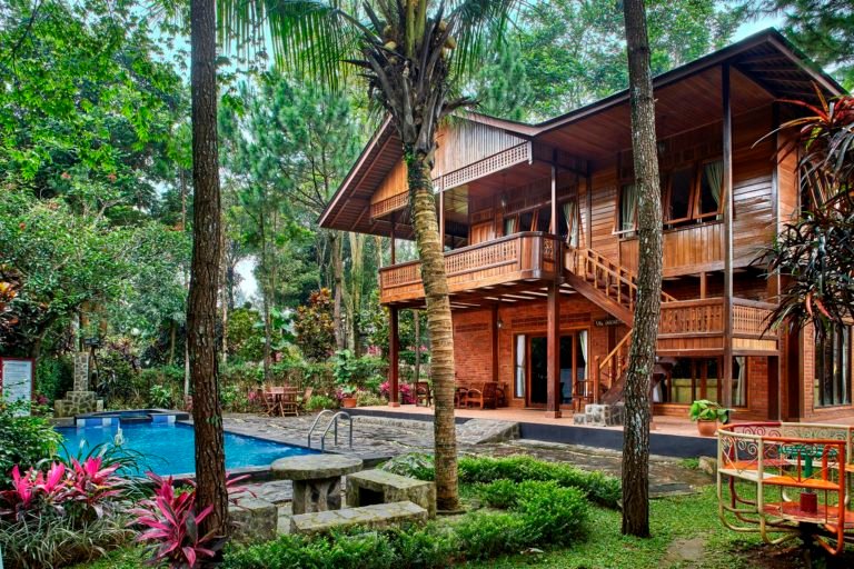 Jambuluwuk Puncak Resort Bogor