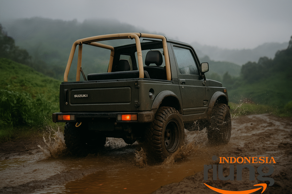 Jeep konvoi menuju Telaga Saat melalui jalur perkebunan teh Gunung Mas dengan tekstur tanah kering, bukit hijau, dan suasana alam asri yang menjadi daya tarik utama wisata offroad Telaga Saat Puncak untuk keluarga dan outing kantor.