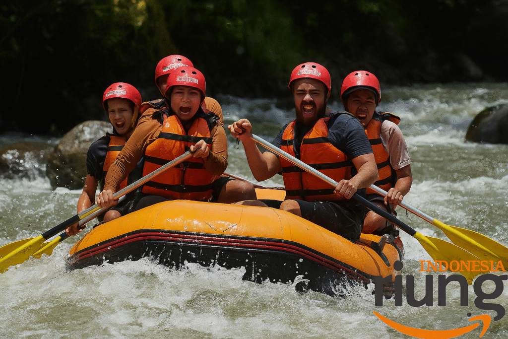 Tim rafting menaklukkan jeram besar di Sungai Citarik Sukabumi