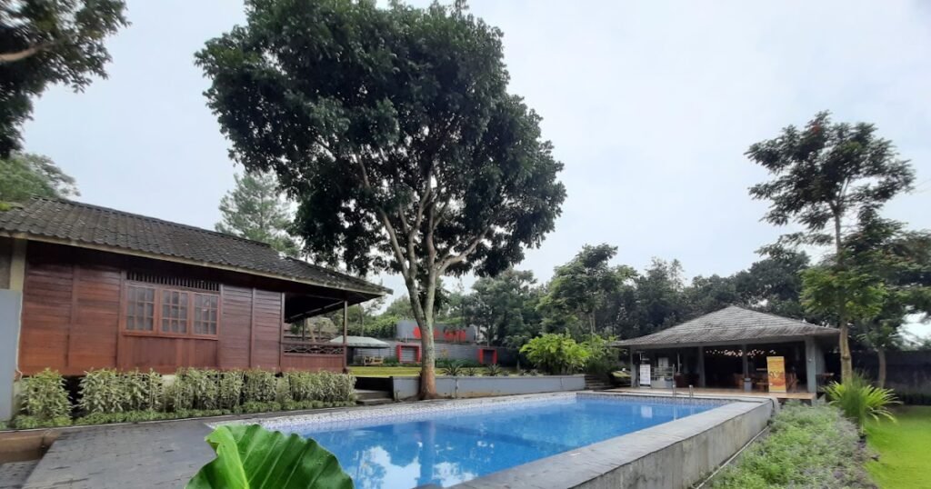 Kolam renang Tjapoeng Resort Pancawati